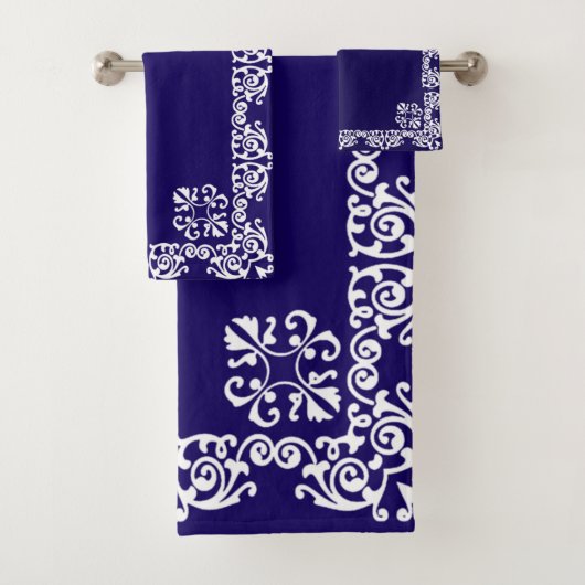 Elegante witte kant vector op marineblauw bad handdoek (Insitu)