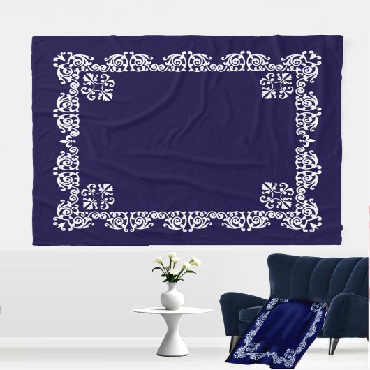 Elegante witte kant vector op marineblauw fleece deken