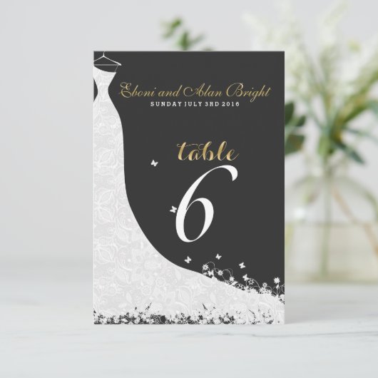 Elegante witte kanten trouwjurk Tafel 6 Kaart (Staand voorkant)