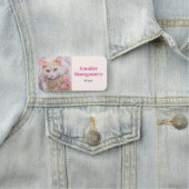 Elegante witte kat in goud en diamanten naamplaatje (In situ)