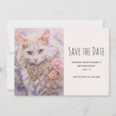 Elegante witte kat in gouden en diamanten juwelen save the date (Voorkant)
