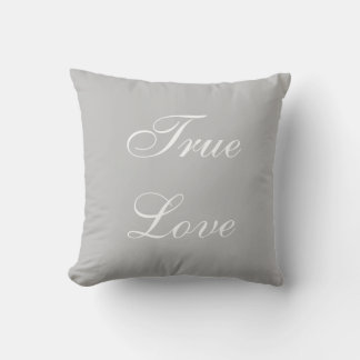 Elegante witte liefdescalligrafie op zilvergrijs kussen