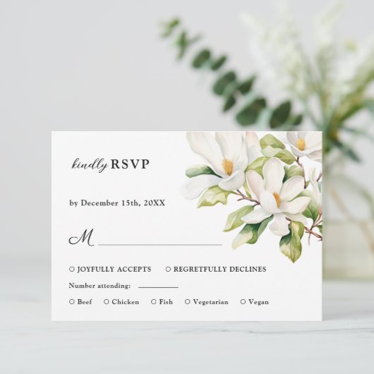 Elegante Witte Magnolia Bloemen Huwelijk RSVP Kaar (Staand voorkant)