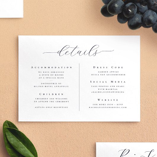 Elegante witte minimalistische script bruiloftdeta informatiekaartje