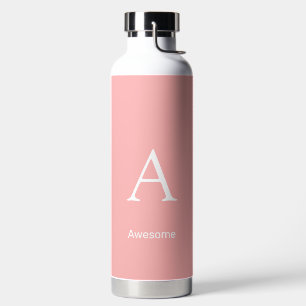 Elegante witte monogram & tekst op licht koraalroz waterfles