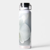 Elegante Witte Orchidee Botanische Kunst Waterfles (Achterkant)