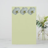 Elegante witte orchideeënbloem botanisch briefpapier (Staand voorkant)