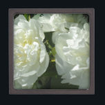 Elegante witte pioen bloemenwitte bloem foto premium decoratiedoosje<br><div class="desc">Elegante witte pioenen gloeien in de middagzon.</div>