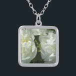 Elegante witte pioen bloemenwitte bloem foto zilver vergulden ketting<br><div class="desc">Elegante witte pioenen gloeien in de middagzon.</div>