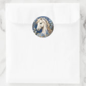 Elegante witte Pony en vergeet-me-nots Ronde Sticker (Tas)