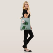Elegante witte roos botanisch tote bag (Op model)