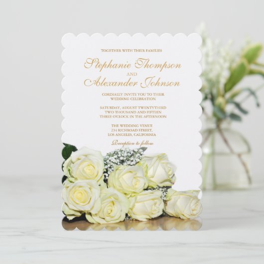 Elegante witte rozen bruiloft uitnodiging (Staand voorkant)