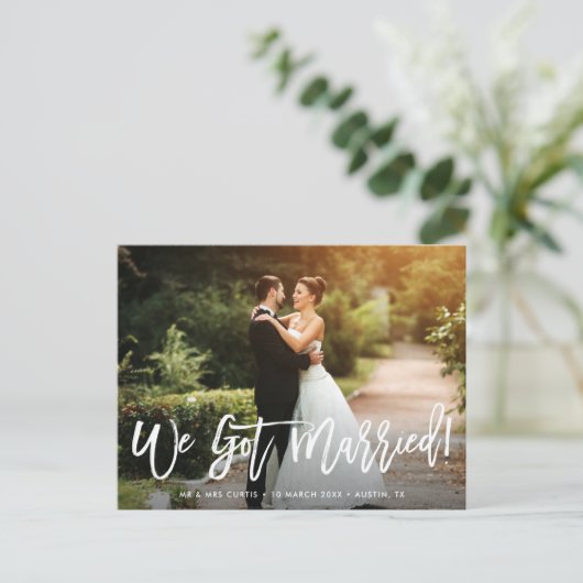 Elegante witte rustieke script bruiloft Aankondigi Briefkaart (Staand voorkant)