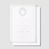Elegante Witte & Sage Groene Crest Monogram Huweli Vellum Uitnodigingen (Offset)