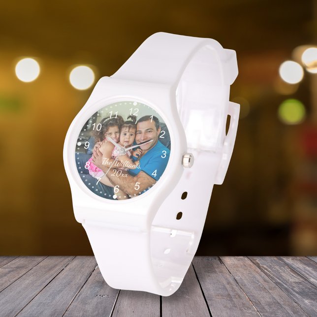 Elegante witte script familie foto horloge (Creator heeft geüpload)