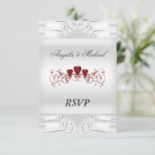 Elegante witte trouw-RSVP rode harten RSVP Kaartje (Staand voorkant)