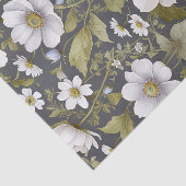 Elegante witte tuin anemonen op gedempt grijs tissuepapier (Detail)