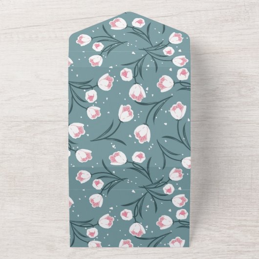 Elegante witte tulpen op pastel groen patroon all in one uitnodiging (Buitenkant)