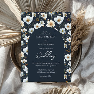 Elegante witte wilde bloemen weide blauwe boog kaart