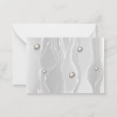 Elegante witte zijde & parels monogram notitiekaartje (Achterkant)