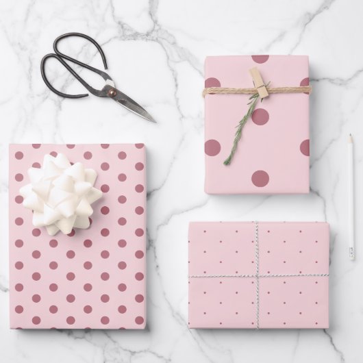 Elegante zachte blush polka dot cadeaupapier (Voorkant)