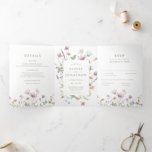 Elegante zachte pastel Wildflower Botanische bruil Drieluik Aankondiging (Binnen)