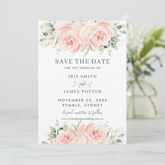 Elegante zachte pastelroze bloemrozen trouwdag save the date (Staand voorkant)