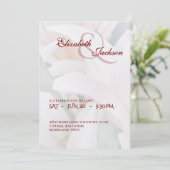 Elegante zachte romantische bloem lelie script bru kaart (Staand voorkant)