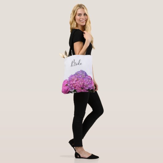 Elegante zachtroze paarse bloemenhortensia's tote bag (Op model)