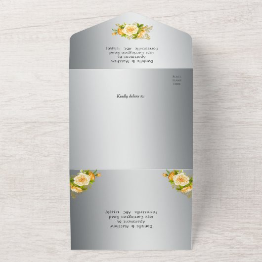 Elegante zilveren en gele rozen bruiloft all in one uitnodiging (Buitenkant)