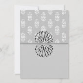 Elegante zilveren en witte damast bruiloft kaart (Achterkant)
