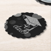 Elegante zilveren glinsterende afstudeerhoed, klas kartonnen onderzetters (Gekanteld)