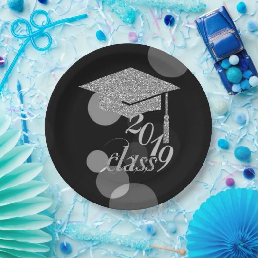 Elegante zilveren glinsterende afstudeerhoed, klas papieren bordje (Feest)
