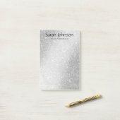 Elegante zilveren glinsterende monogram gepersonal post-it® notes (Op bureau)