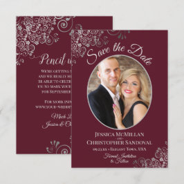Elegante zilveren kant en foto op bordeauxrode tro save the date