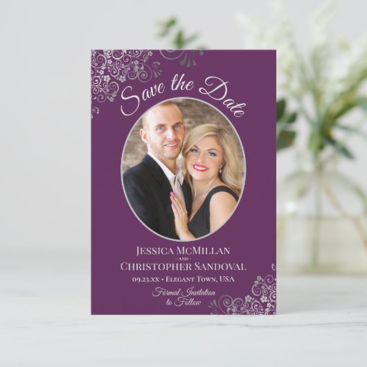 Elegante zilveren krullen & foto Plum Paarse bruil Save The Date (Staand voorkant)