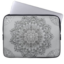 Elegante zilveren mandala patroon laptophoes