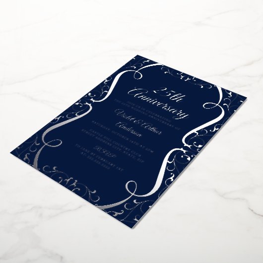 Elegante Zilveren Navy Swirl 25e bruiloft Jubileum Folie Uitnodiging (Gedraaid)