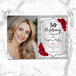 Elegante zilveren rode rozen foto 50e verjaardag kaart<br><div class="desc">Elegante bloemenvrouwelijke 50e verjaardagsuitnodiging met uw foto. Glam ontwerp met faux glitter zilver. Met strepen,  rode rozen,  script lettertype en confetti. Perfect voor een stijlvol volwassen feestje. Personaliseer met je eigen gegevens. Kan voor om het even welke leeftijd worden aangepast! Gedrukte Zazzle-uitnodigingen of direct download digitale afdrukbare sjabloon.</div>