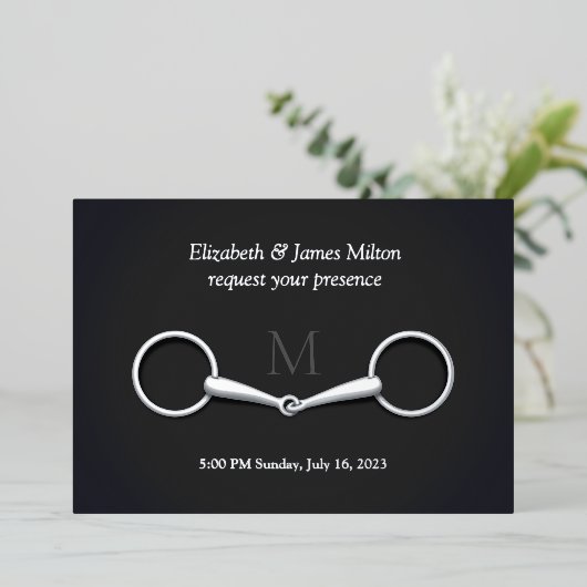 Elegante zilveren trensbits paardensport Monogram Folie Uitnodiging (Staand Voorkant)