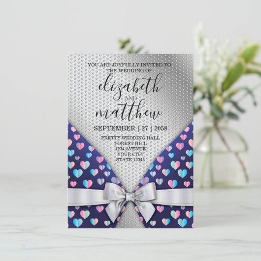 Elegante zilveren uitnodigingsboog en hartspikkels kaart (Staand voorkant)