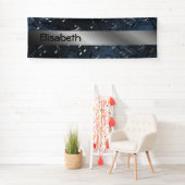 elegante zilvermuzieknoten in blauwe banner (Insitu)