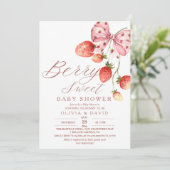 Elegante Zoete Bes Baby Shower Aardbei Kaart (Staand voorkant)