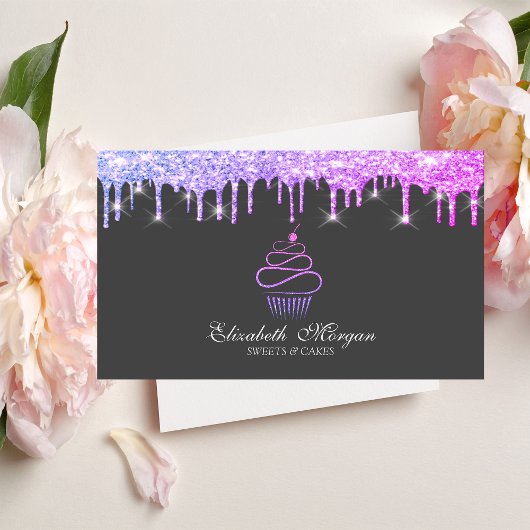 Elegante zoete glittersappentaart paarse druppels visitekaartje