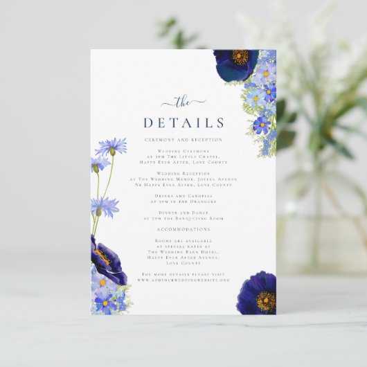 Elegante zomer bloemenblauw bruiloft details informatiekaartje (Staand voorkant)