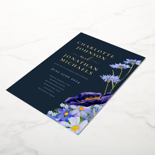 Elegante zomer bloemenmarine blauw en goud folie uitnodiging (Gedraaid)