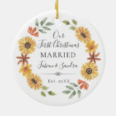 Elegante zonnebloemen onze eerste kerst getrouwd keramisch ornament (Achterkant)