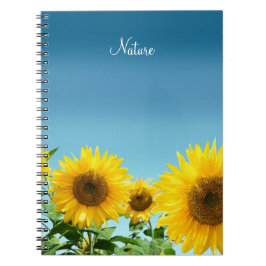 Elegante zonnebloemen op luchtblauwe tinten notitieboek