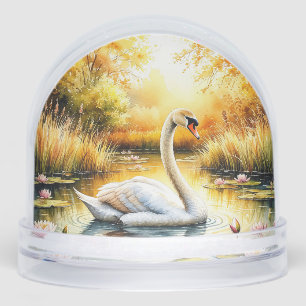 Elegante Zwaan Glijdt in Stille Vijver Sneeuwbol