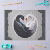 Elegante zwanen die samen een hart vormen. tissuepapier (Craft)